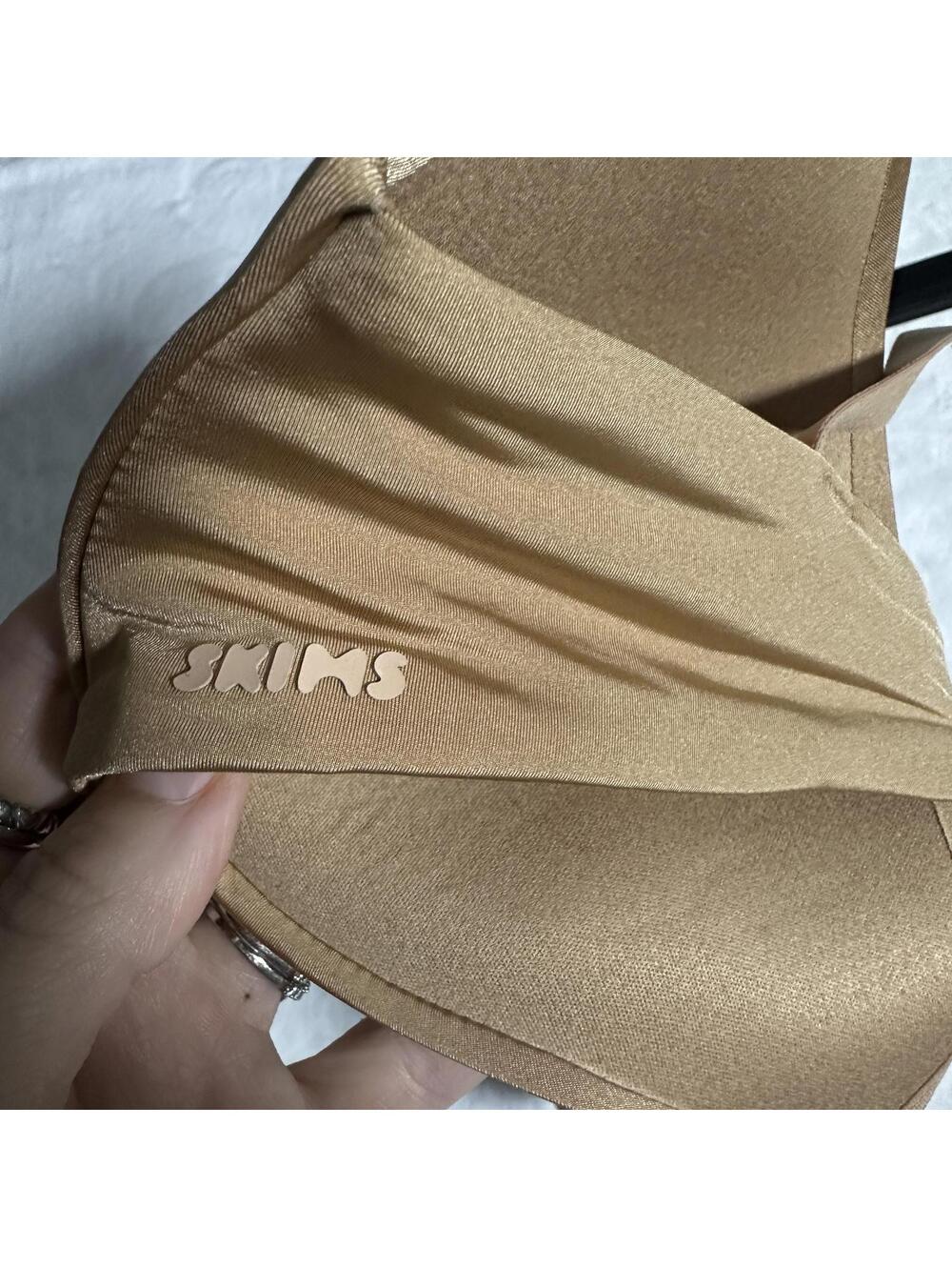 SKIMS Nude Smooth Wireless Bra 32C